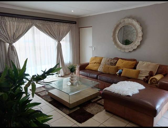 3 BEDROOM TOWNHOUSE FOR SALE IN MONTANA